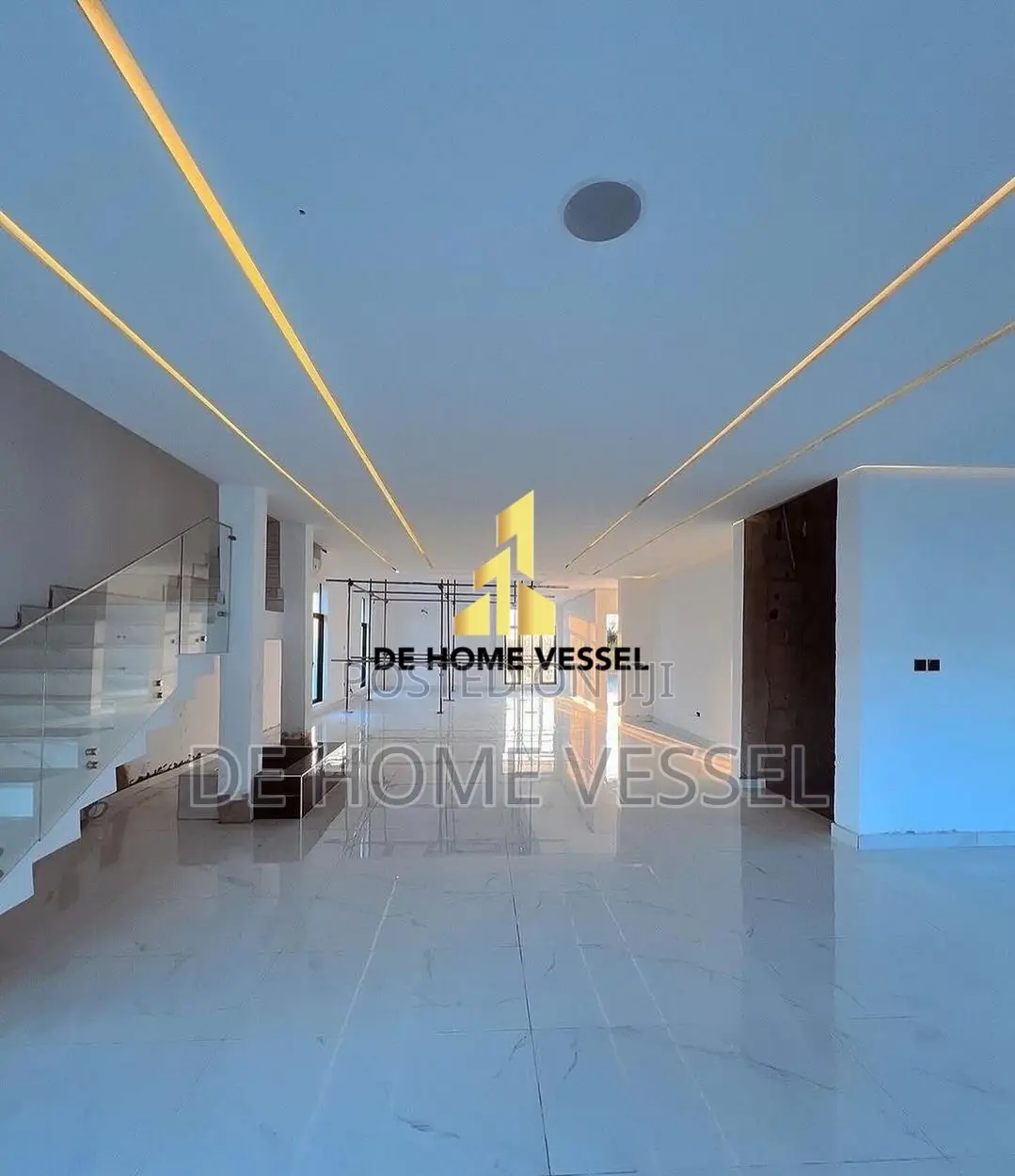 5bdrm Mansion in Osapa london for sale