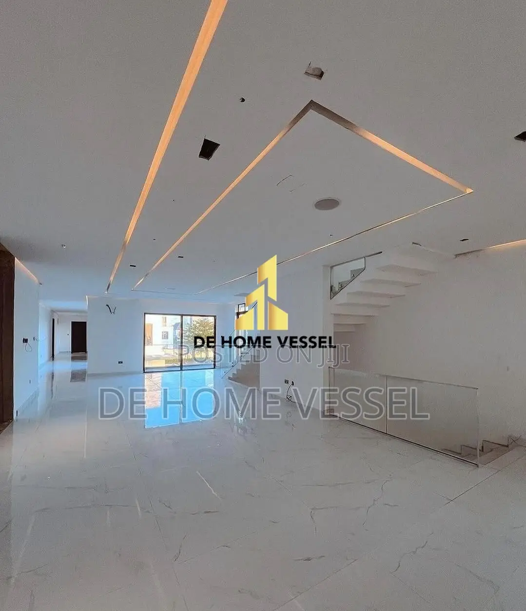 5bdrm Mansion in Osapa london for sale