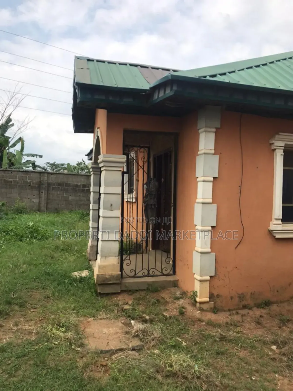 5bdrm Block of Flats in Ayobo for sale