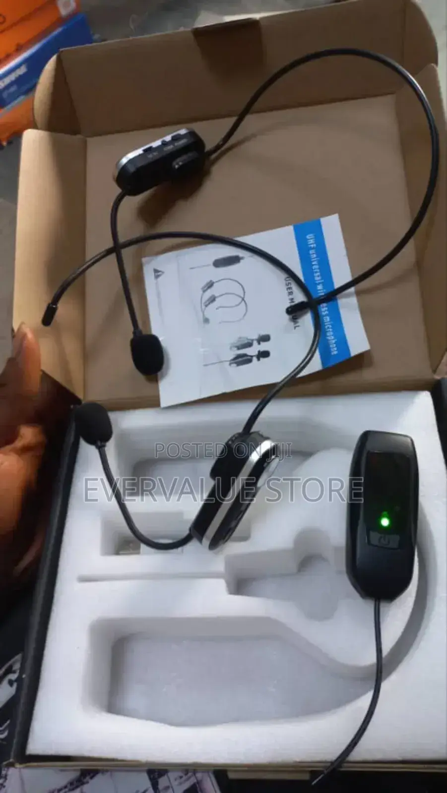 UHF Universal Wireless Microphone