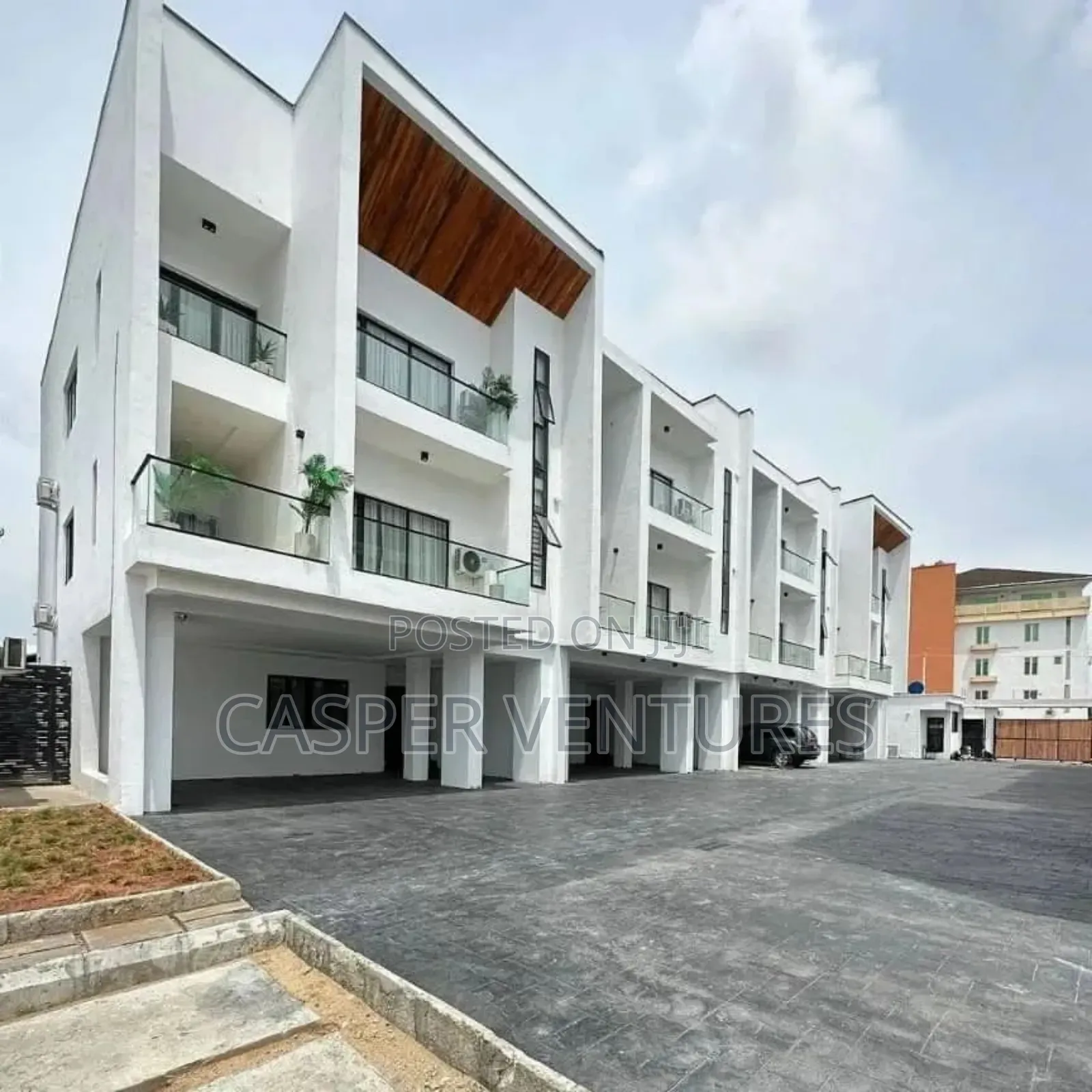 4bdrm Townhouse/Terrace in Londer, Lekki Phase 1 for sale