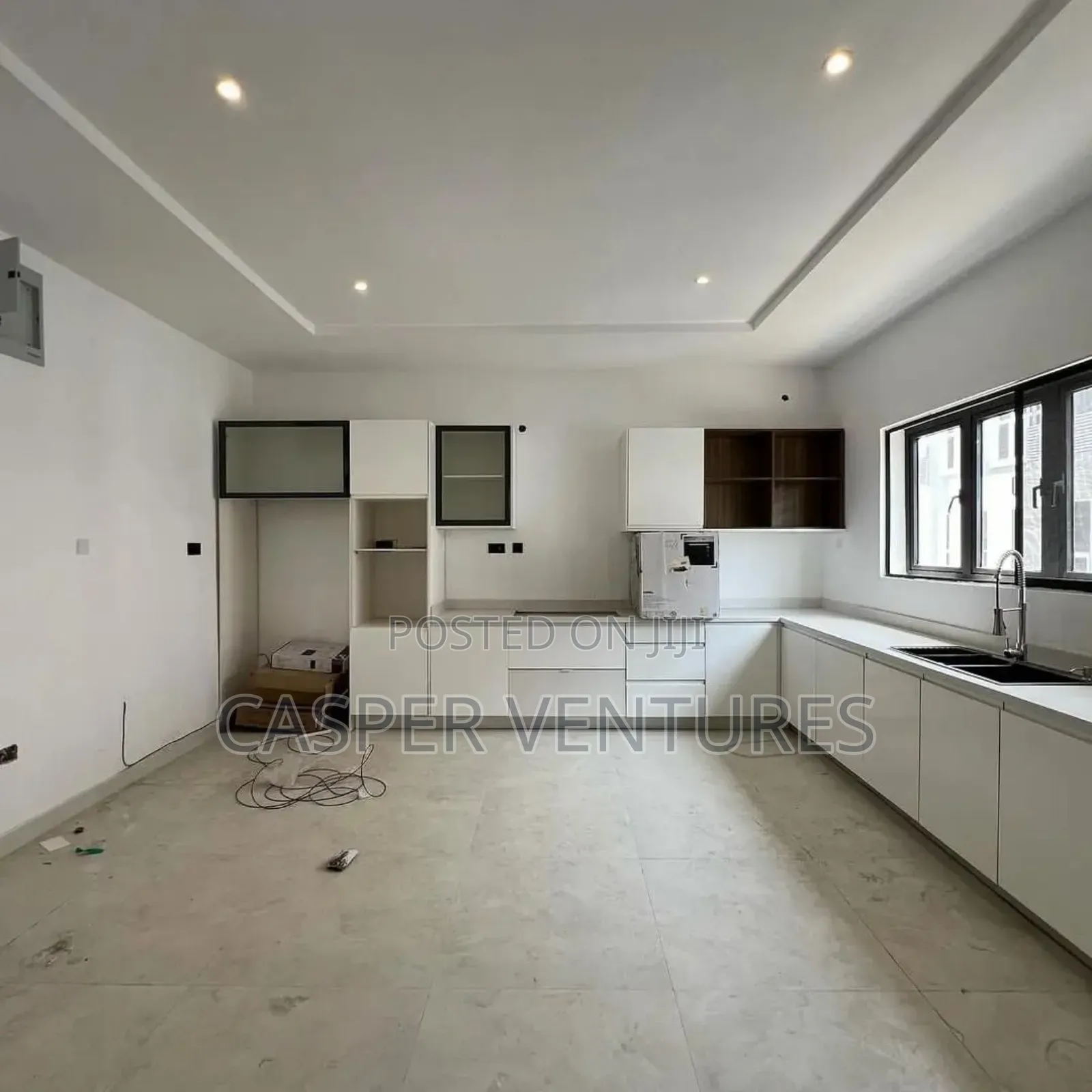 4bdrm Townhouse/Terrace in Londer, Lekki Phase 1 for sale