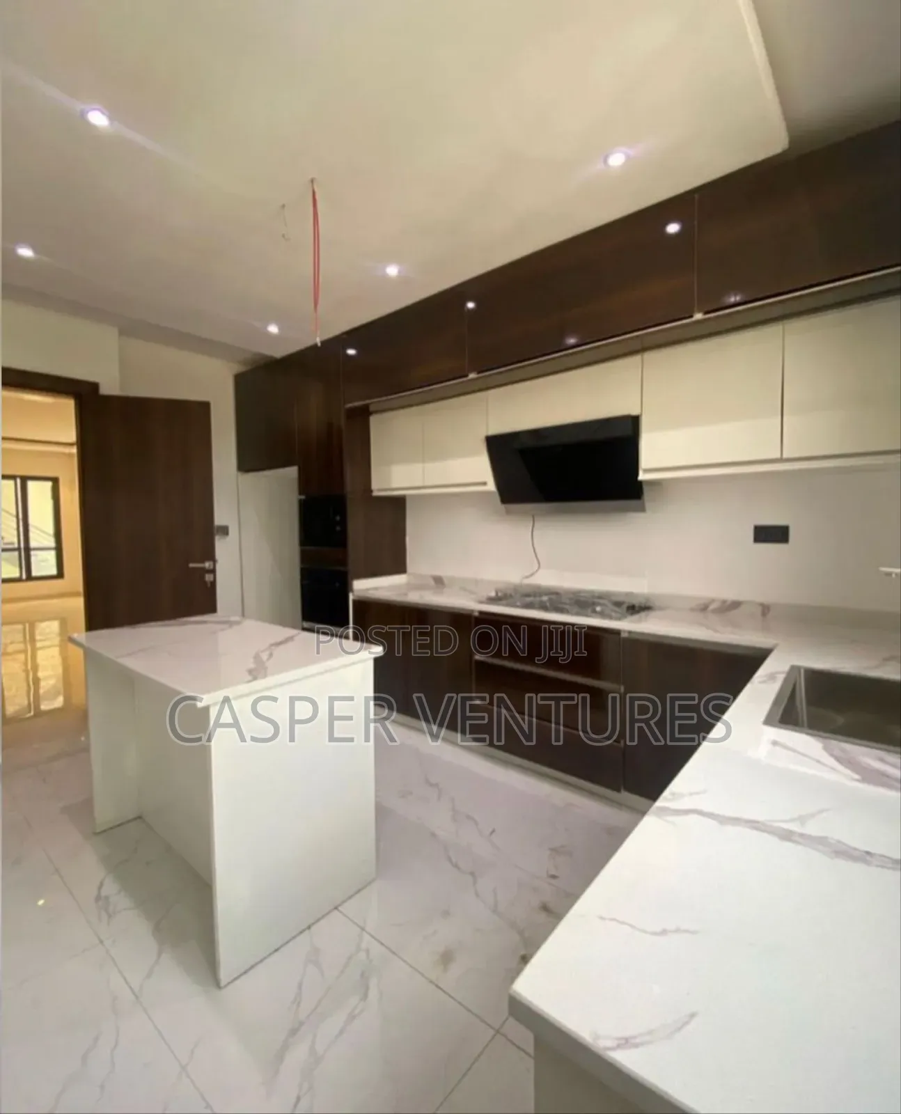 4bdrm Townhouse/Terrace in Londer, Lekki Phase 1 for sale