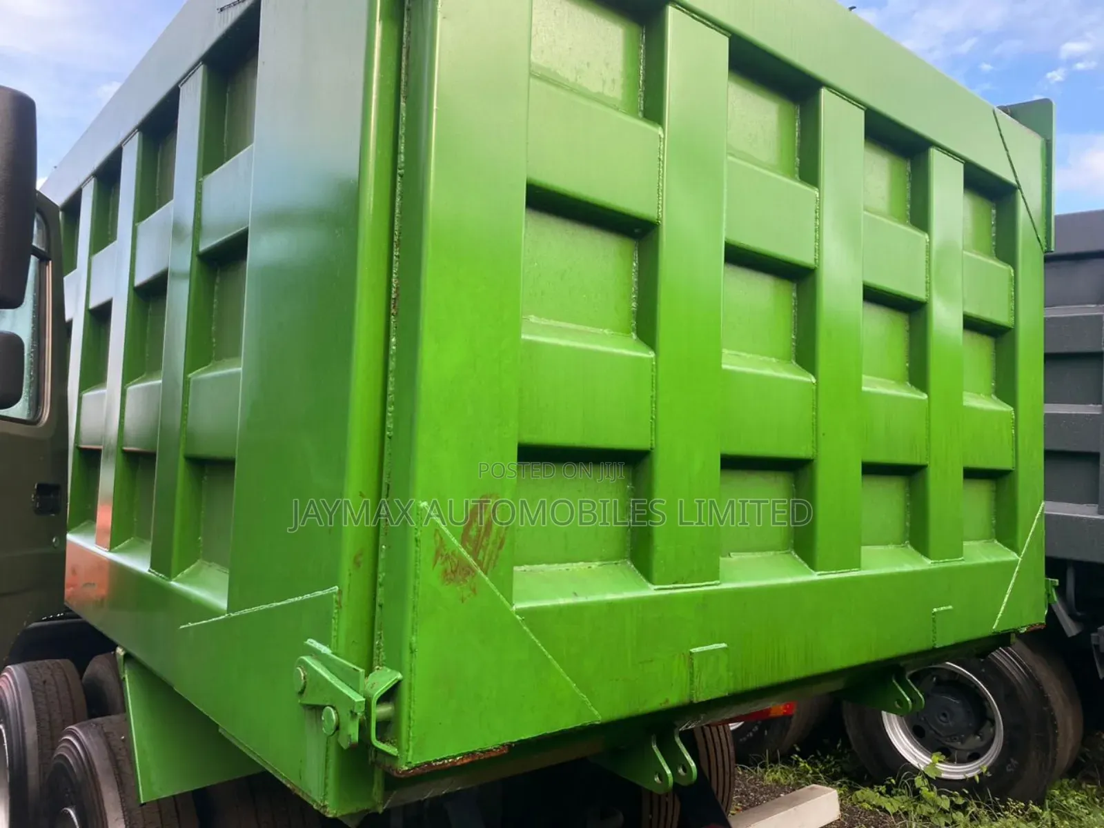 Green CNHTC Howo Truck