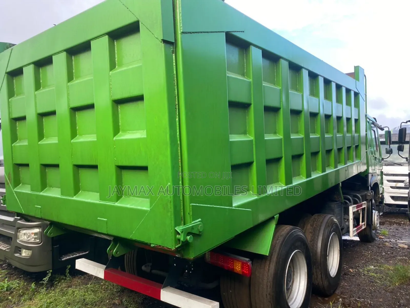 Green CNHTC Howo Truck