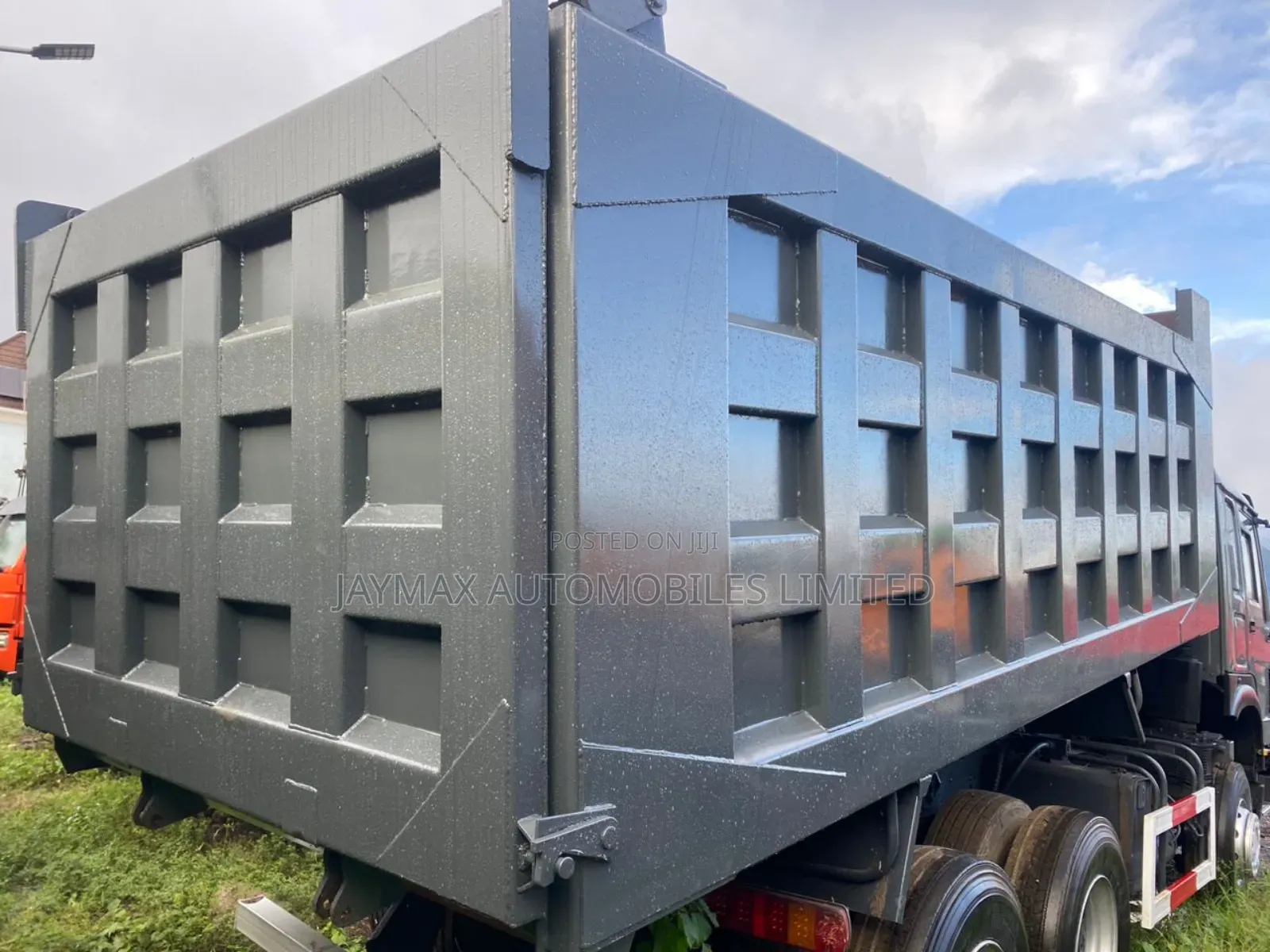 Gray CNHTC Howo 371