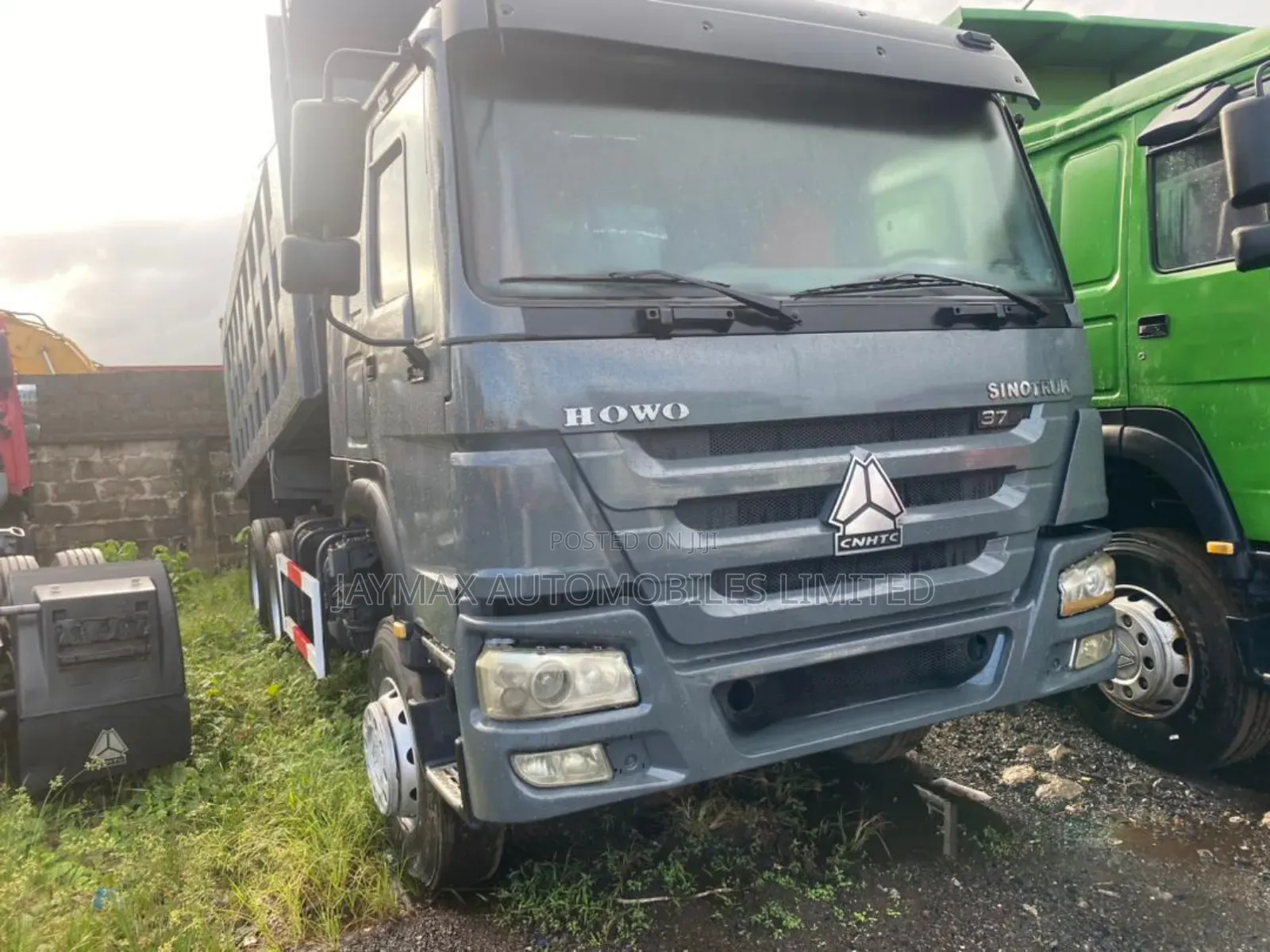 Gray CNHTC Howo 371