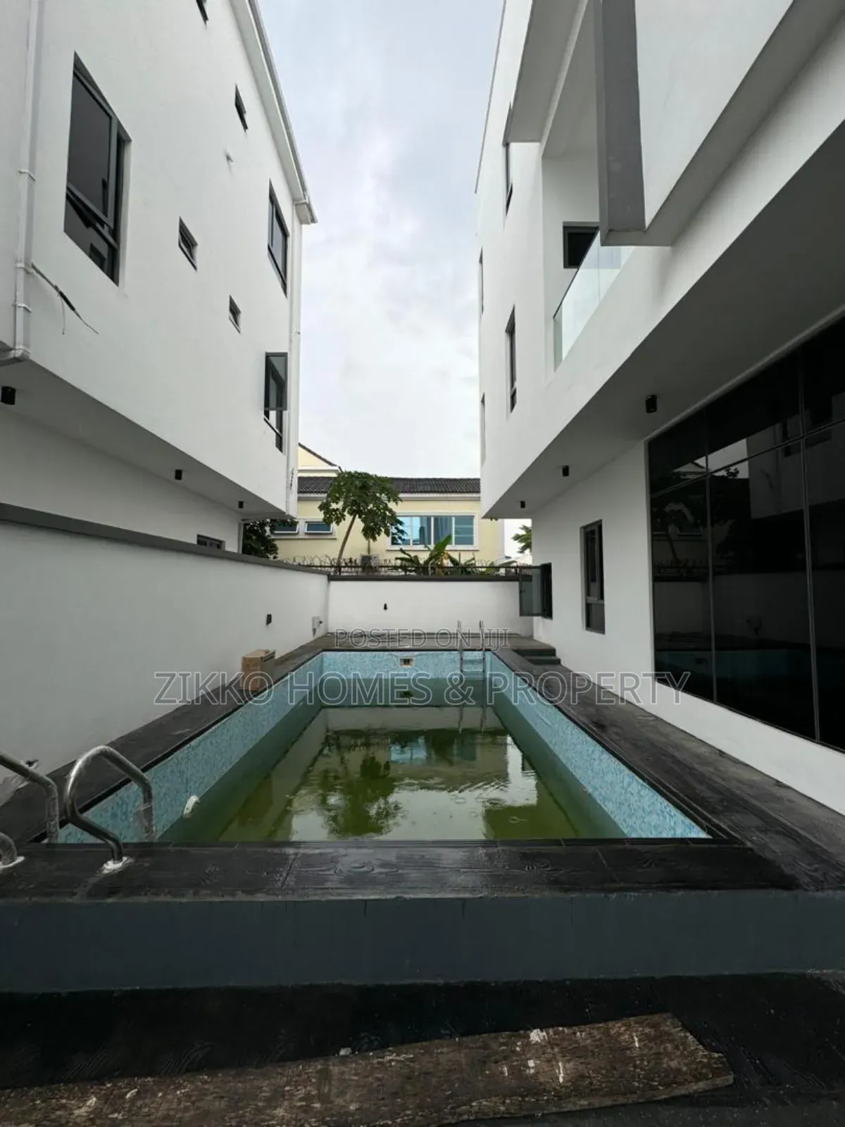 Furnished 5bdrm Duplex in Lekki for sale