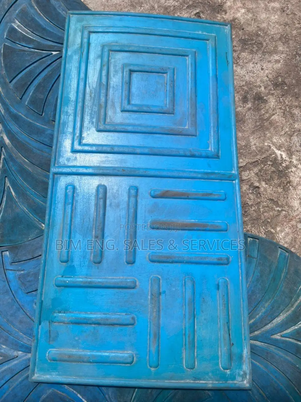 Plus and Minus Mat Cobble Stone Versace Head Wooden Frame
