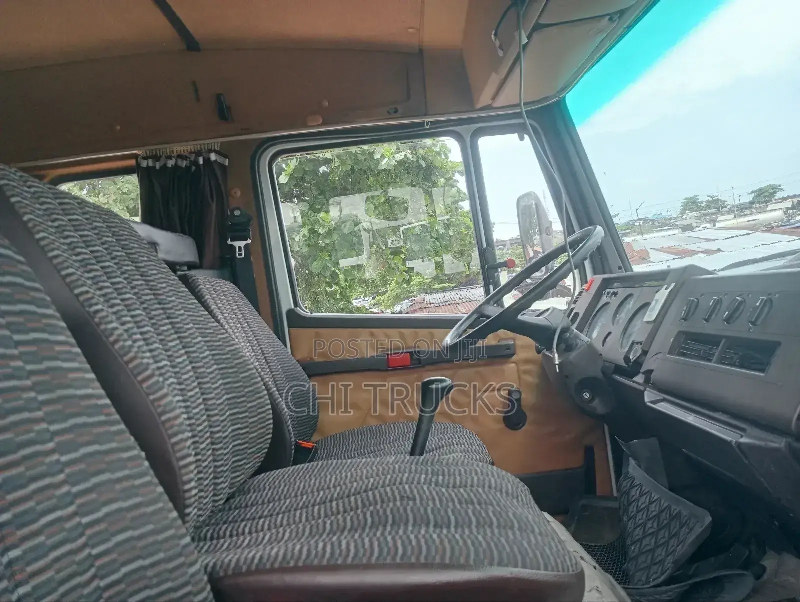 Double Cabin 814 Pickup Truck