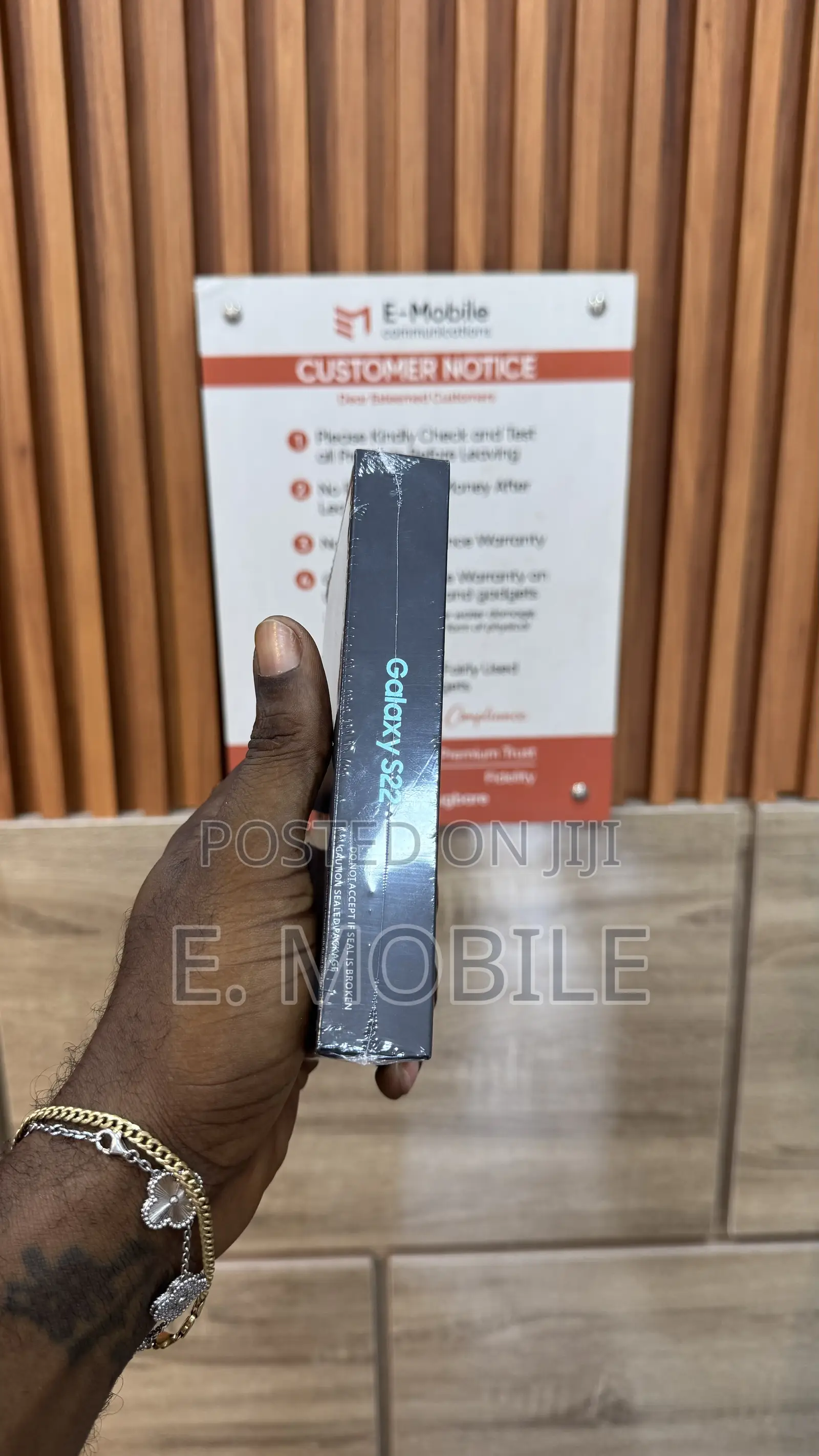 New Samsung Galaxy S22 5G 128 GB Green