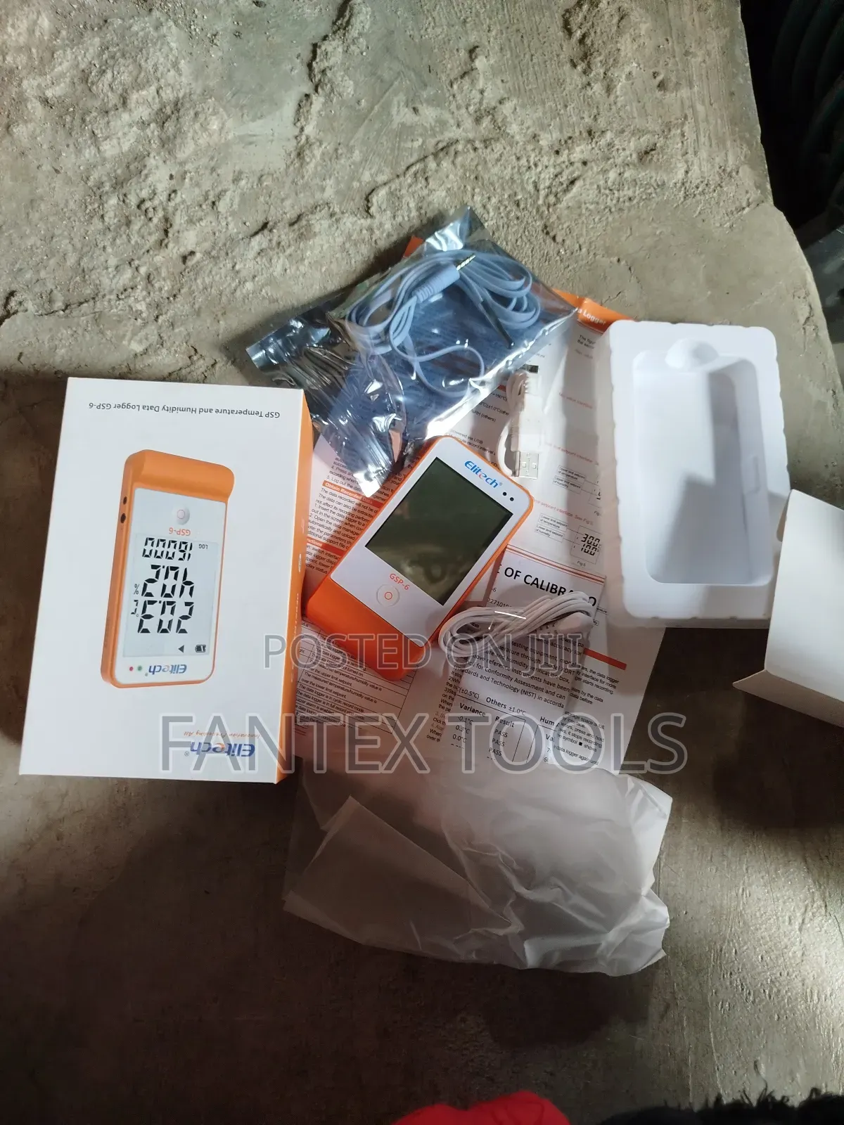 Temperature and Humidity Data Logger GPS-6
