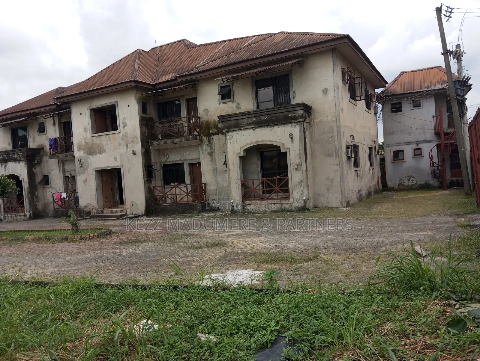 8bdrm Block of Flats in Sars Rd / Rumuaghulu, Port-Harcourt for sale