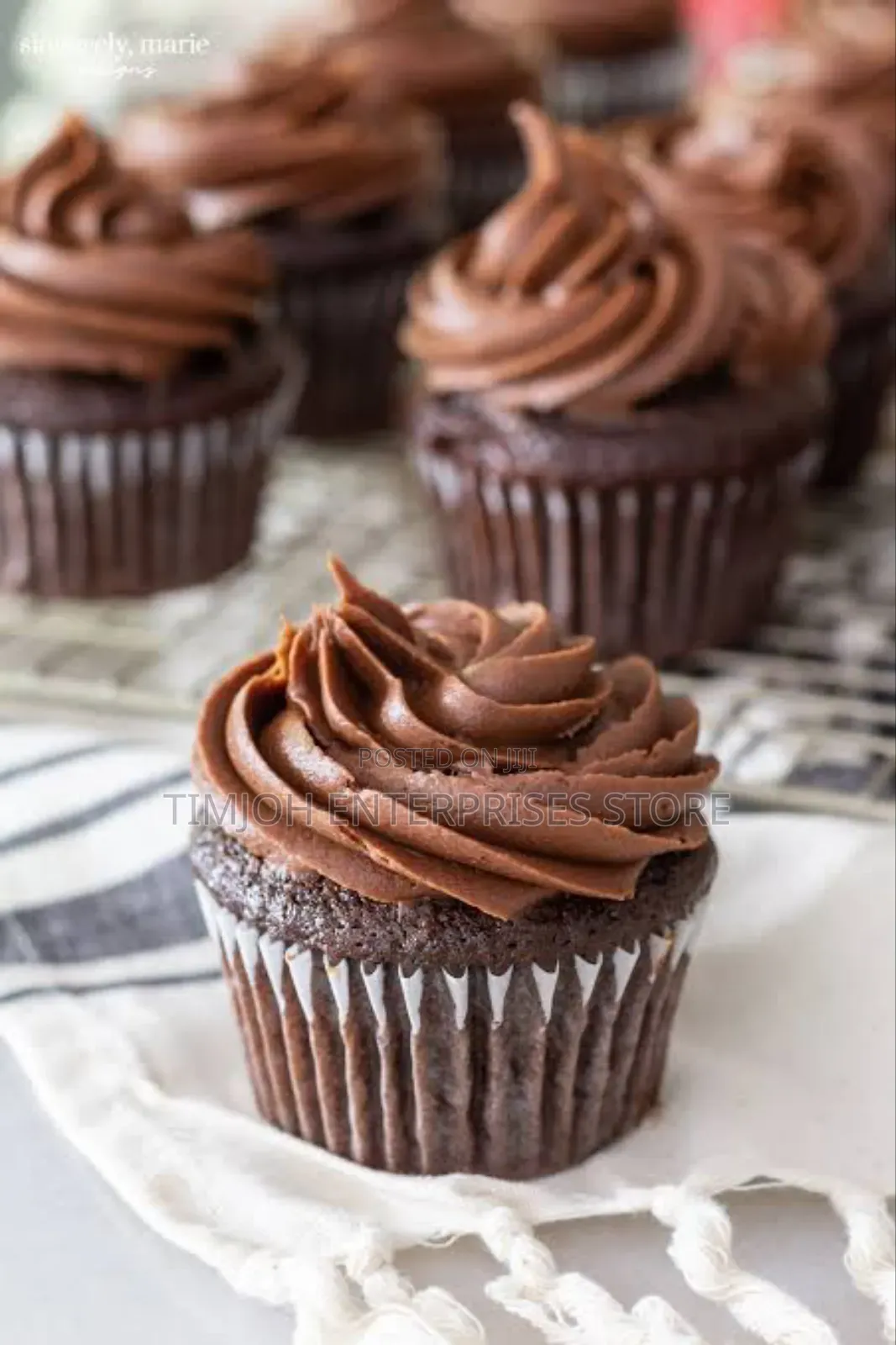 Cupcakes And Love Shape Cake