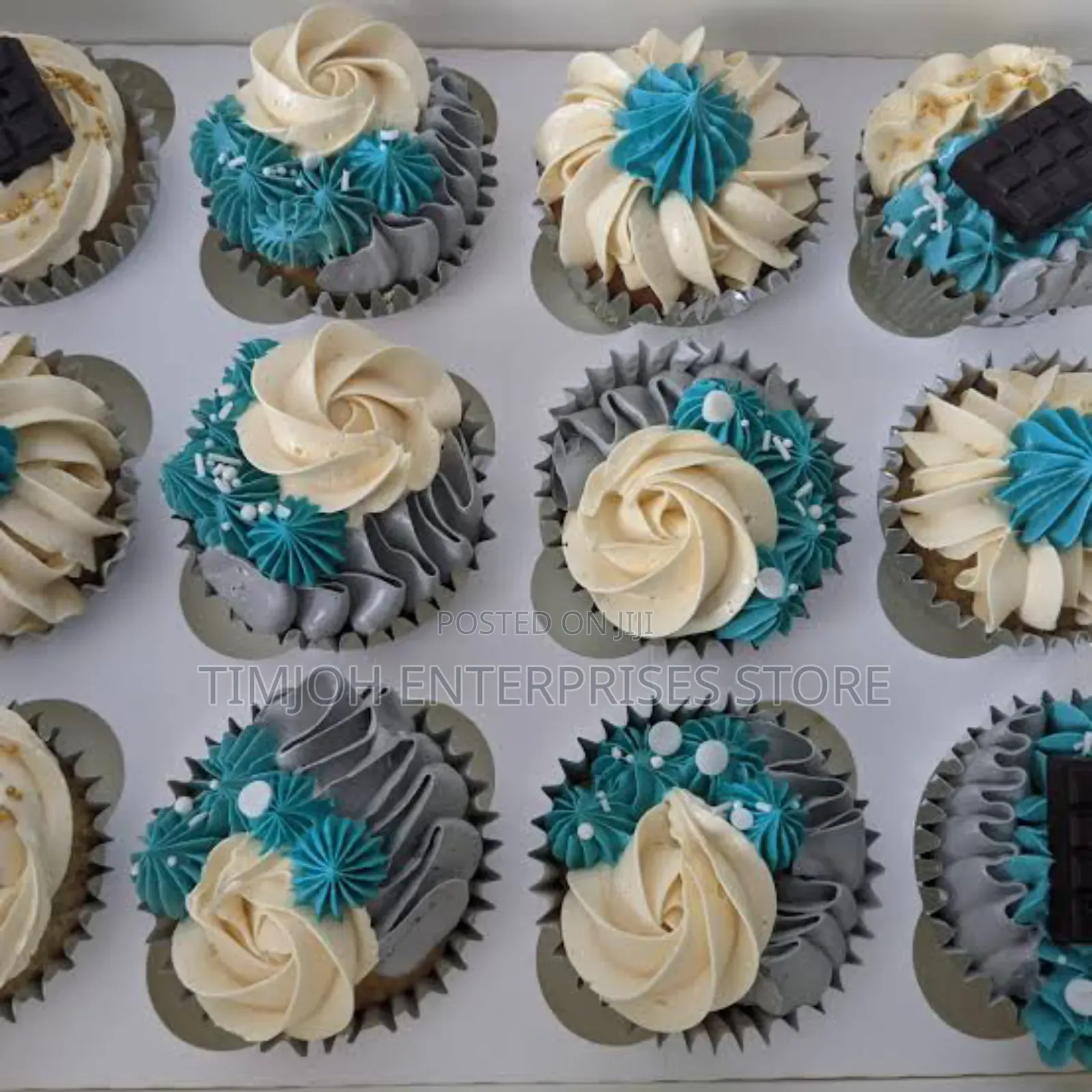 Cupcakes And Love Shape Cake