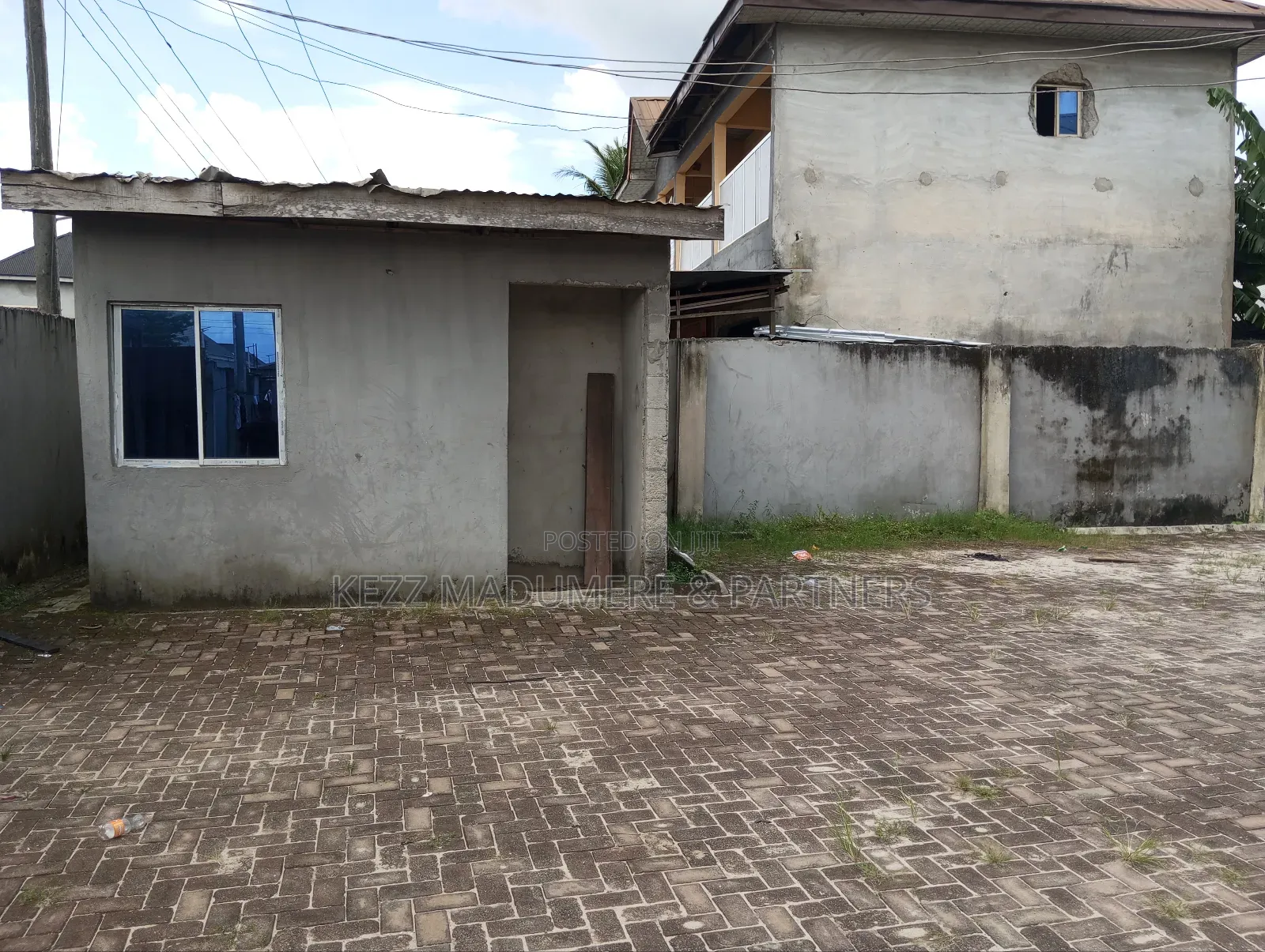 6bdrm Block of Flats in Off Sars Rd, Port-Harcourt for sale
