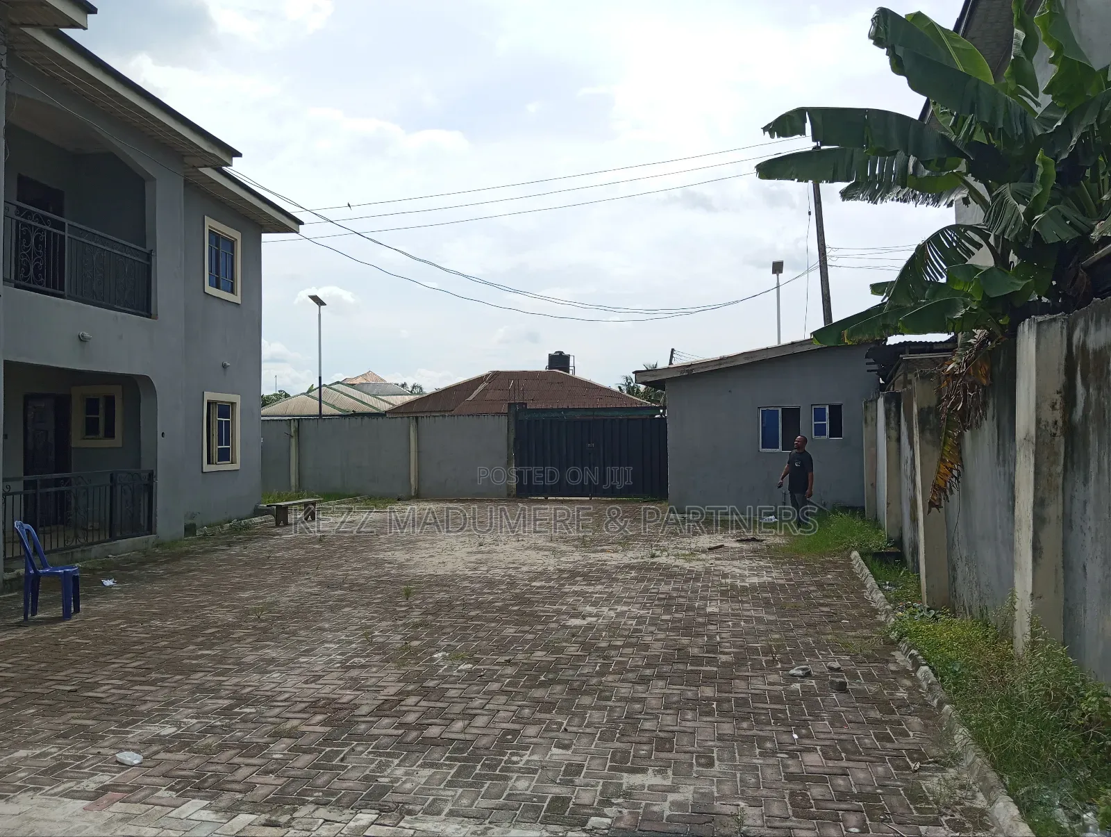 6bdrm Block of Flats in Off Sars Rd, Port-Harcourt for sale
