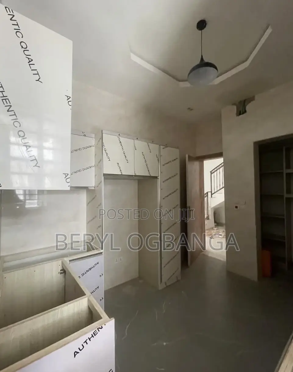 4bdrm Duplex in Lagos Island / Lagos Island for rent