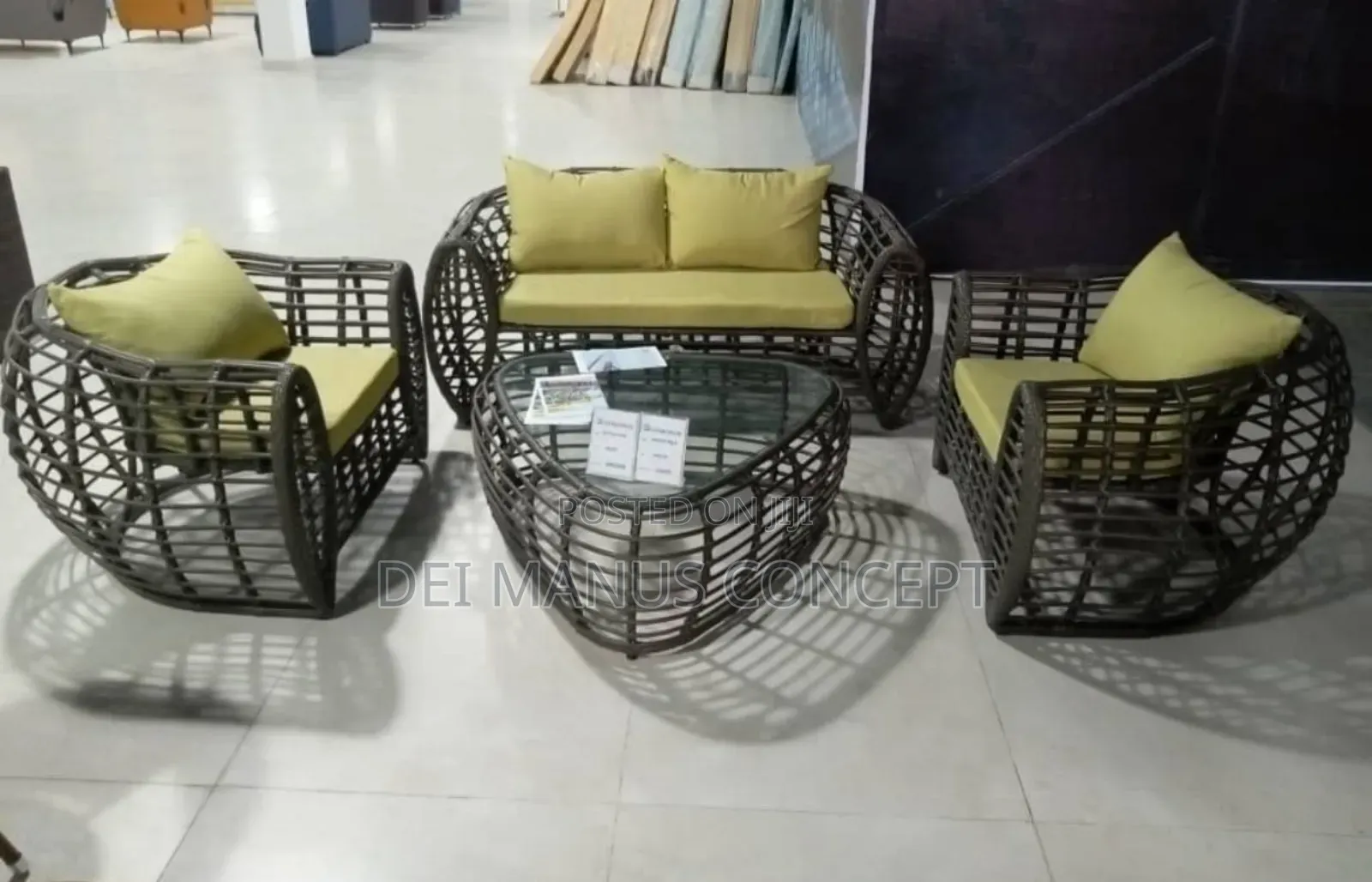 Set of Rattan 5 Seaters Chair With Centre Table and Cushion