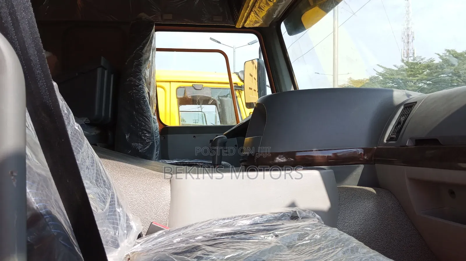Foreign Used Yellow China Howo Truck