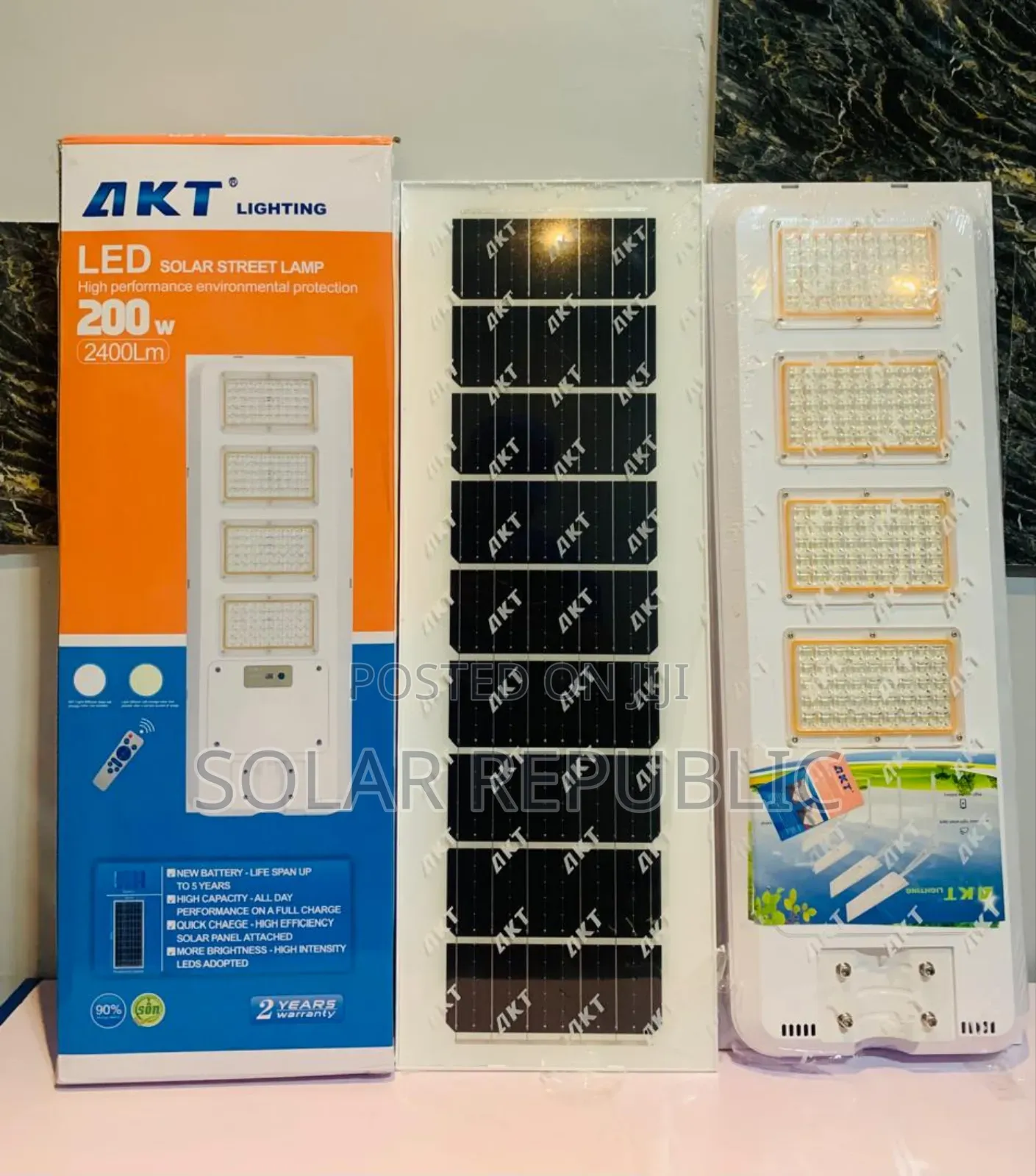 AKT 200W Solar Streetlight
