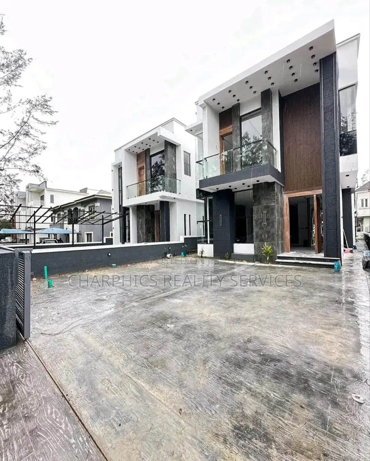5bdrm Duplex in Ikota for sale