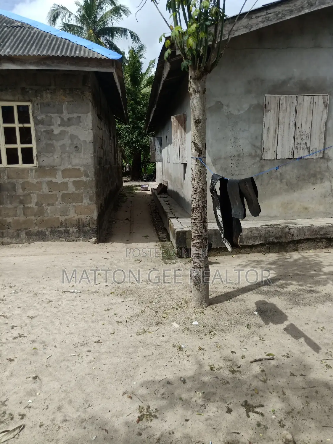 8bdrm Room & Parlour in Tako 3, Ajarah, Badagry / Badagry for sale