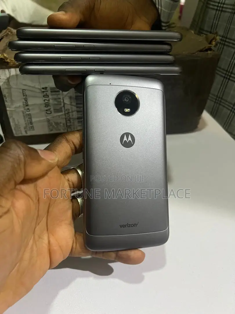 New Motorola Moto E4 (USA) 8 GB Gray