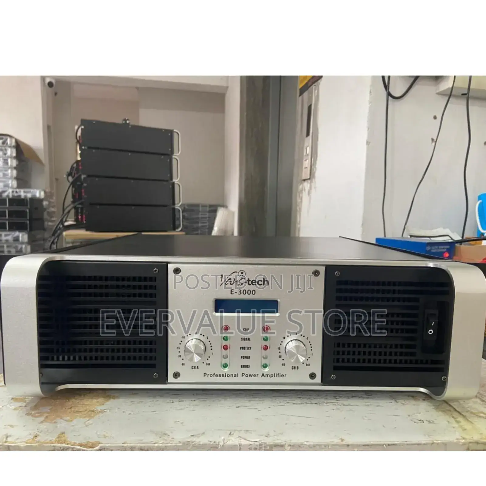 Vans-Tech E-3000 Professional Power Amplifier.