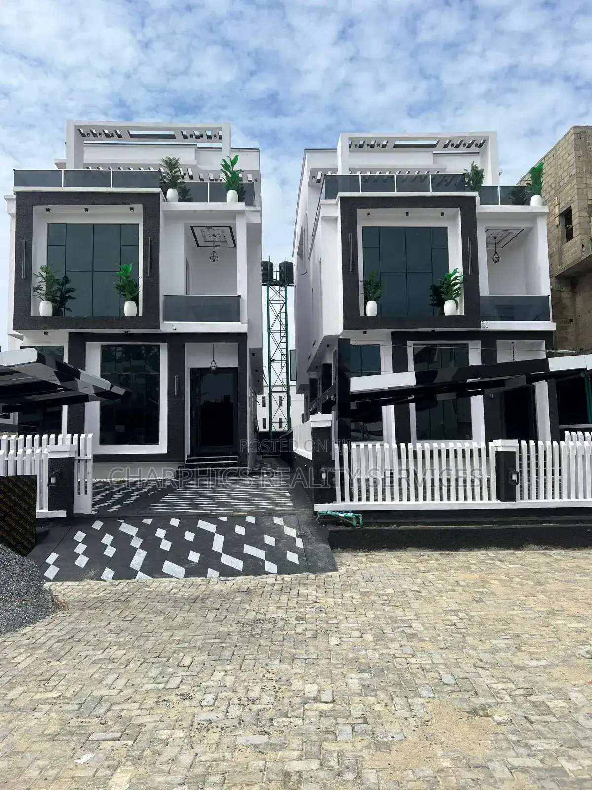 5bdrm Duplex in Ikota for sale