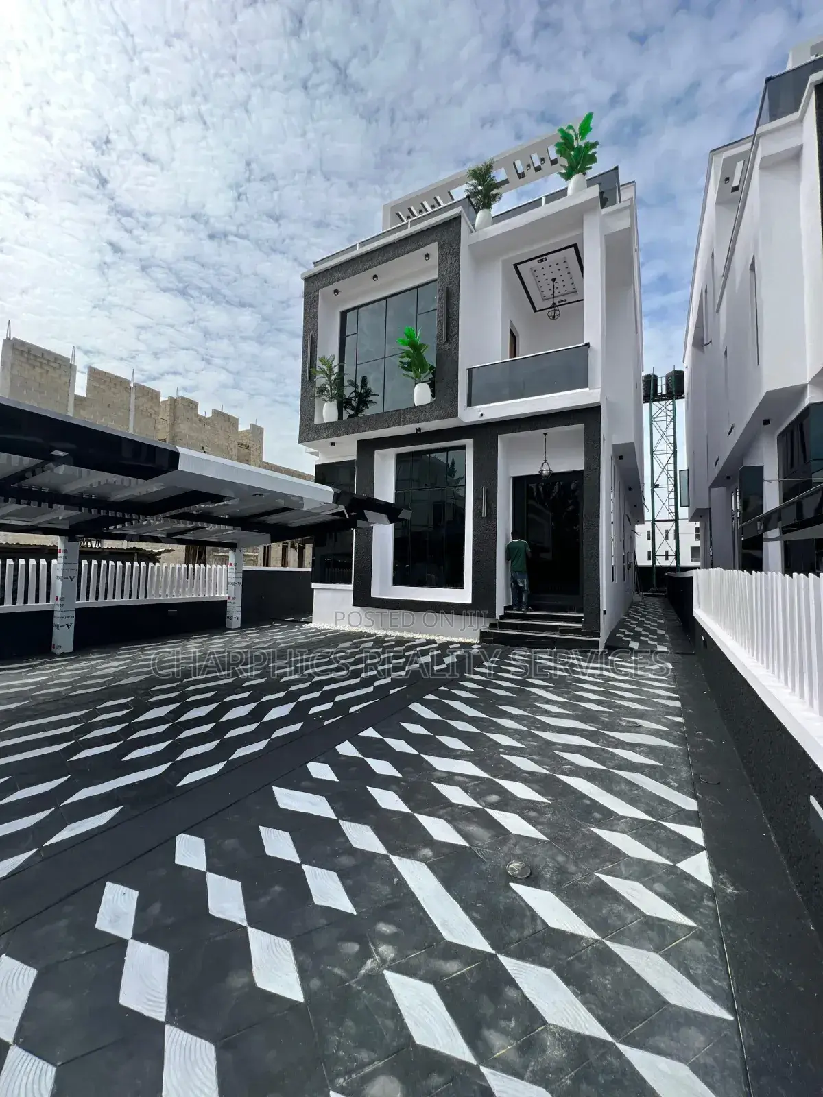 5bdrm Duplex in Ikota for sale