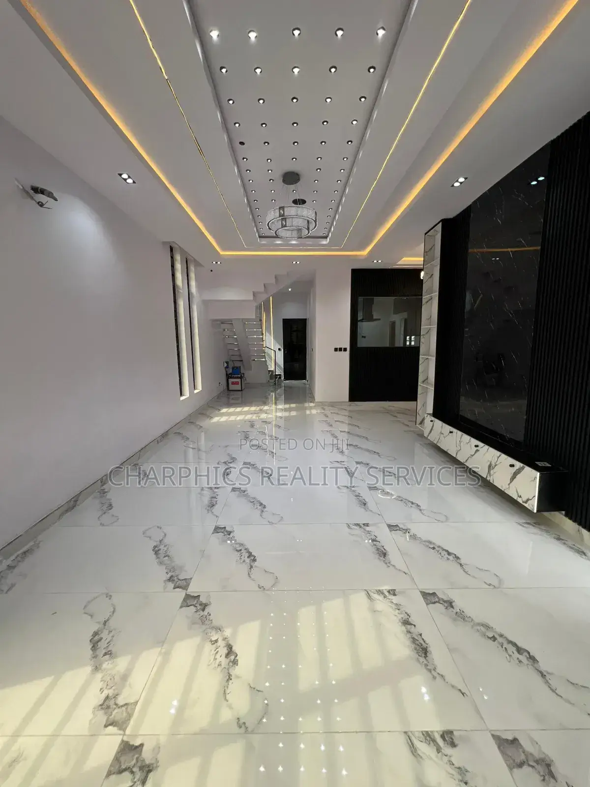 5bdrm Duplex in Ikota for sale
