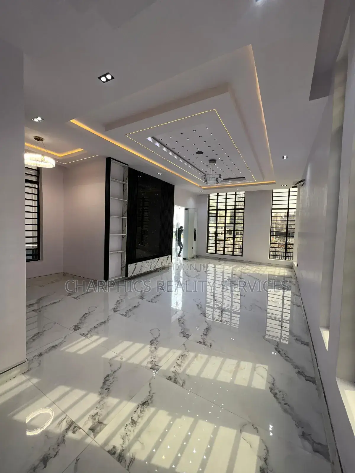 5bdrm Duplex in Ikota for sale