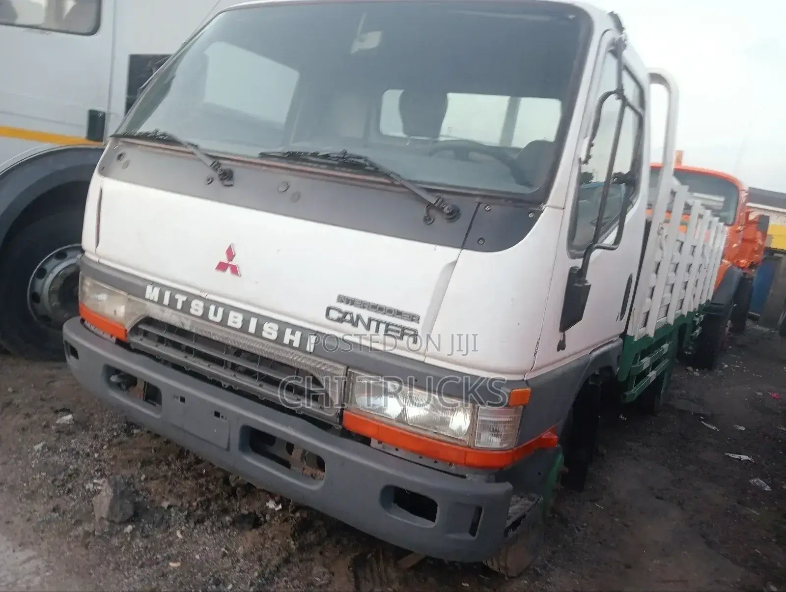 Mitsubishi Canter Truck Diesel Engine 6 Tires