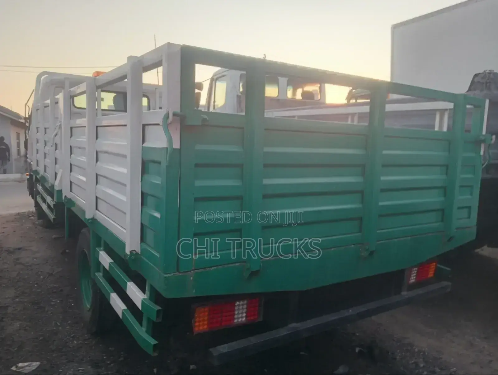 Mitsubishi Canter Truck Diesel Engine 6 Tires