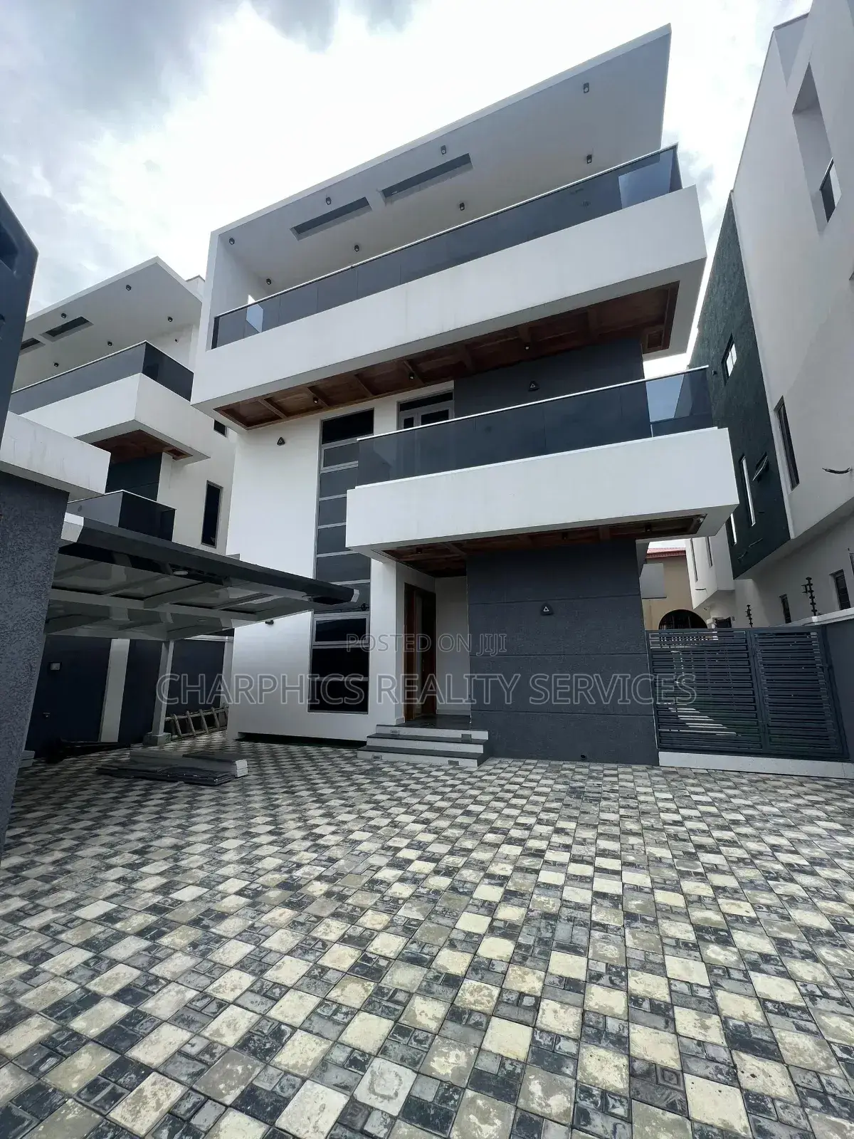 5bdrm Duplex in Lekki Phase 1 for sale