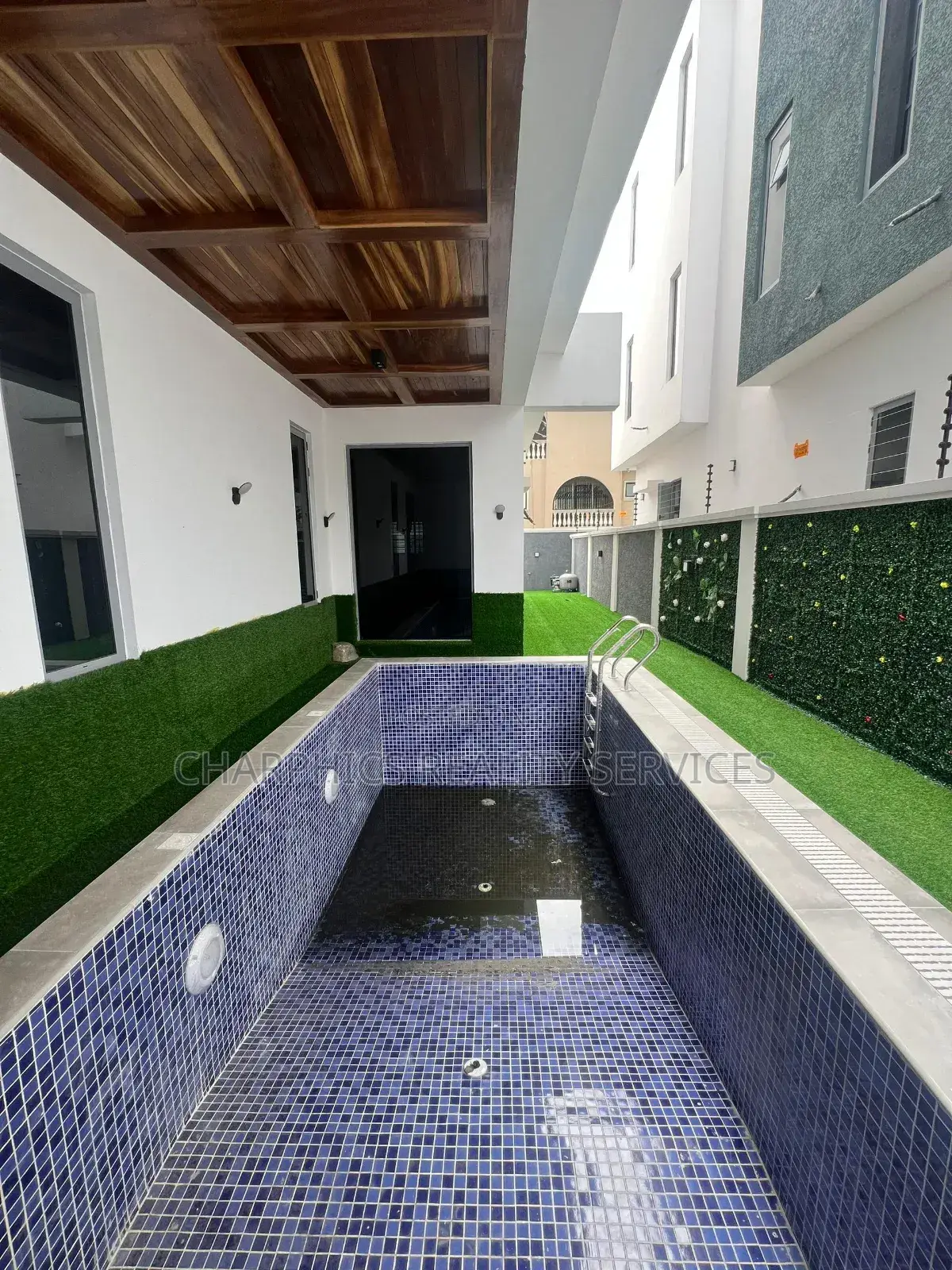 5bdrm Duplex in Lekki Phase 1 for sale