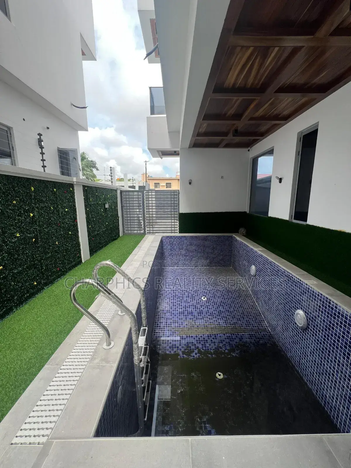 5bdrm Duplex in Lekki Phase 1 for sale