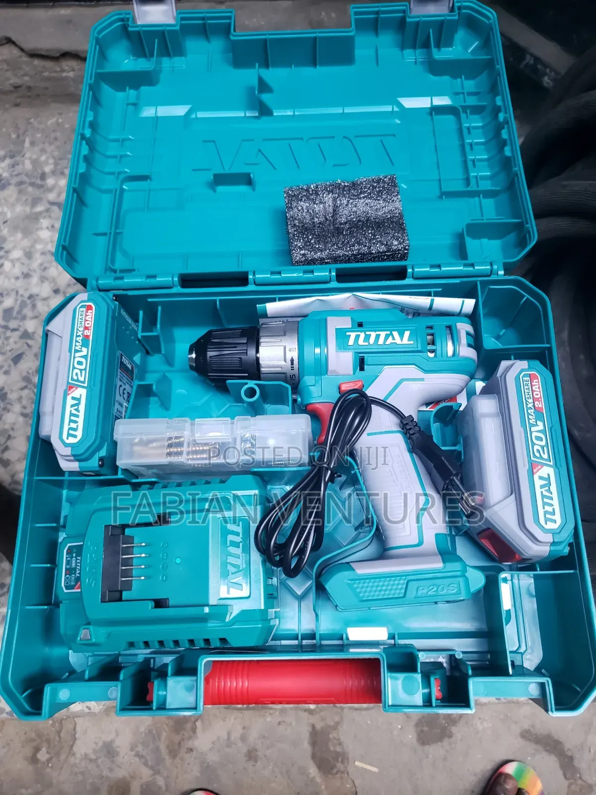 TOTAL Cordless Drill 20v With Two Batteries and Fast Charger