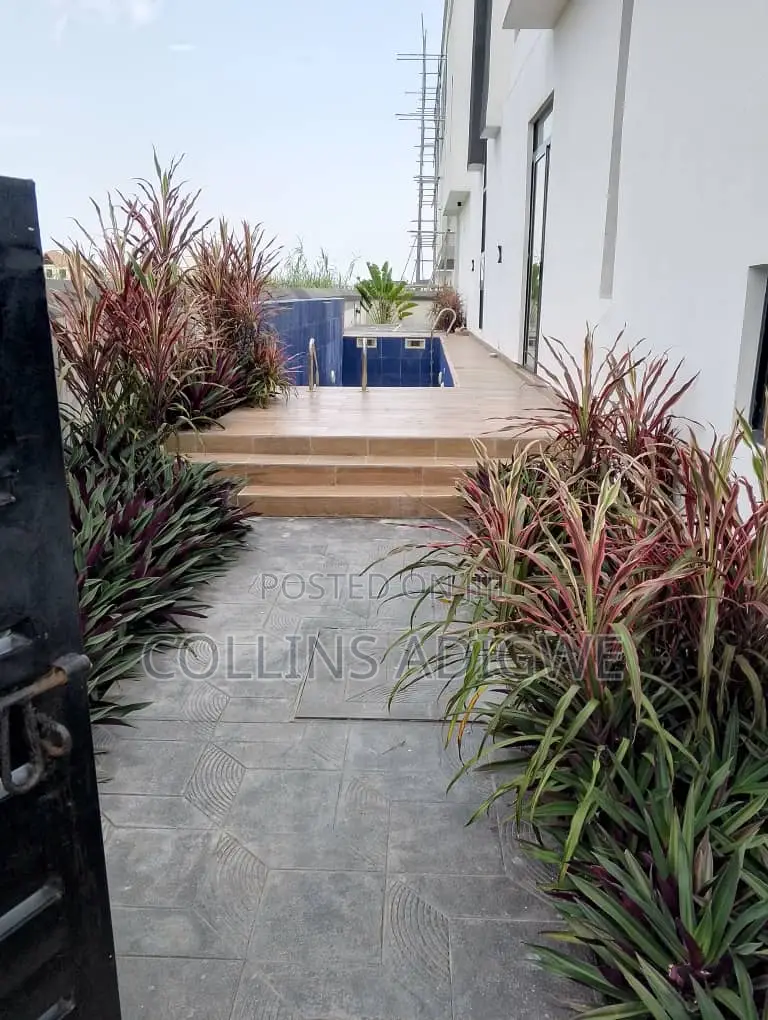 5bdrm Duplex in Vgc for sale
