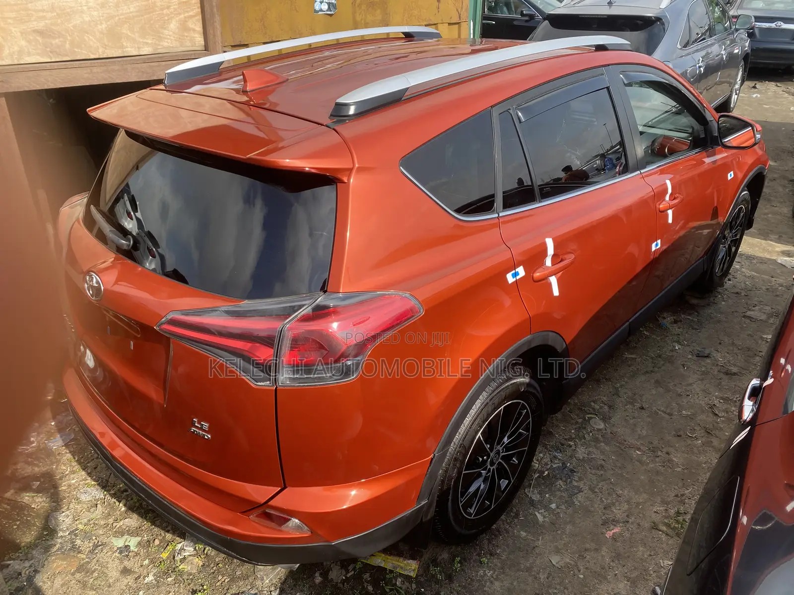 Toyota RAV4 LE AWD (2.5L 4cyl 6A) 2016 Orange