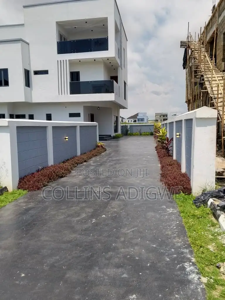 5bdrm Duplex in Vgc Lekki for sale