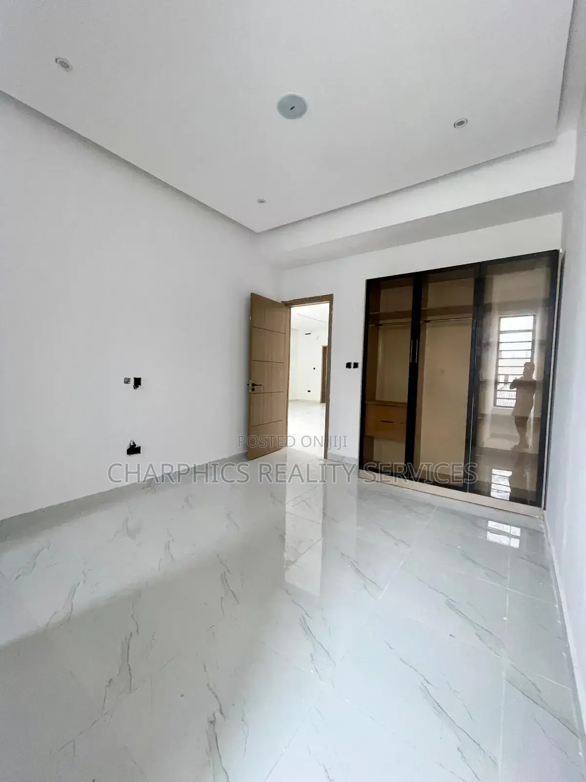 2bdrm Apartment in Lekki Phase 1 for sale