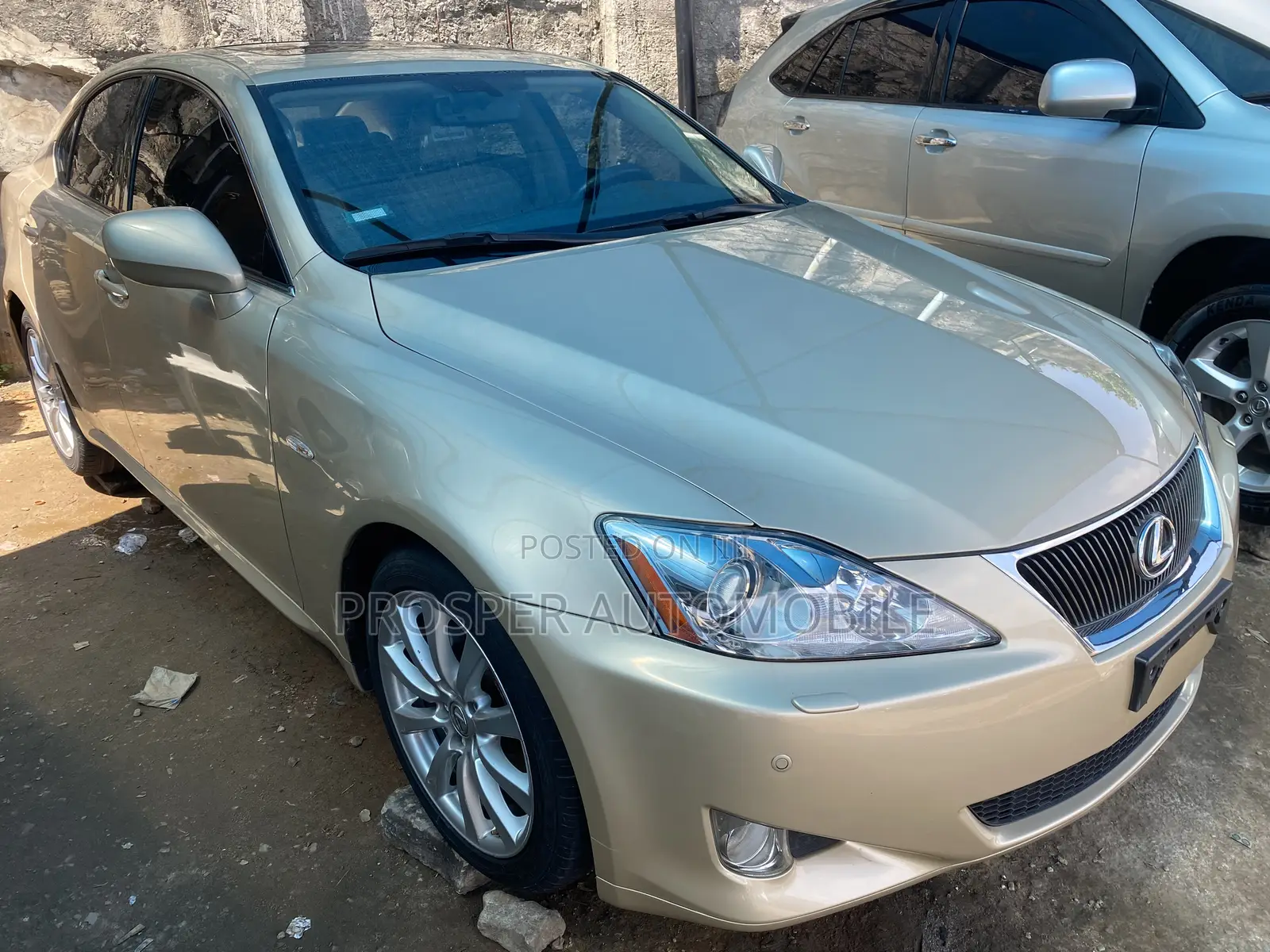 Lexus IS 250 2010 Gold