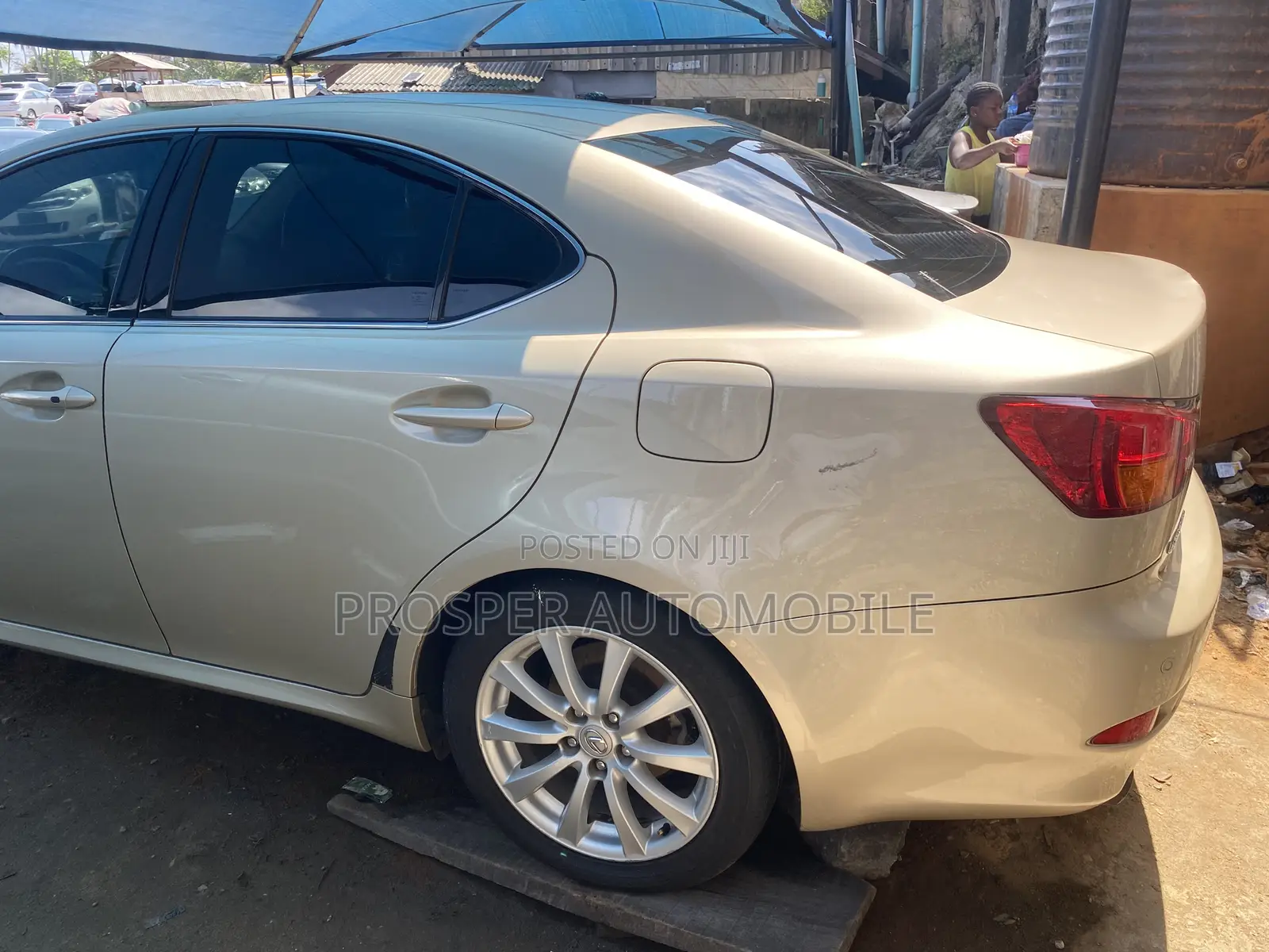 Lexus IS 250 2010 Gold
