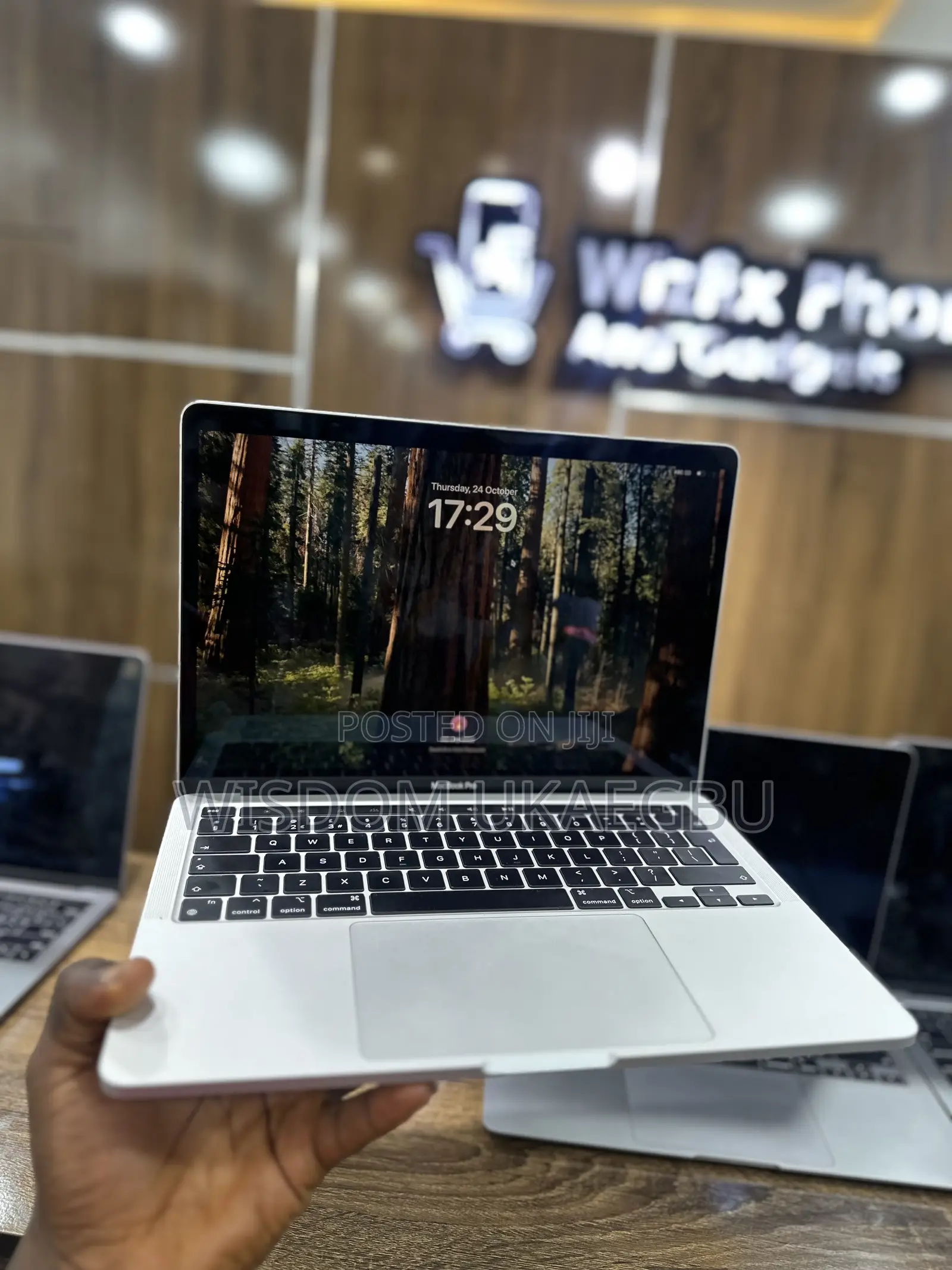 Laptop Apple MacBook Pro 2022 M2 8GB Apple M2 SSD 512GB
