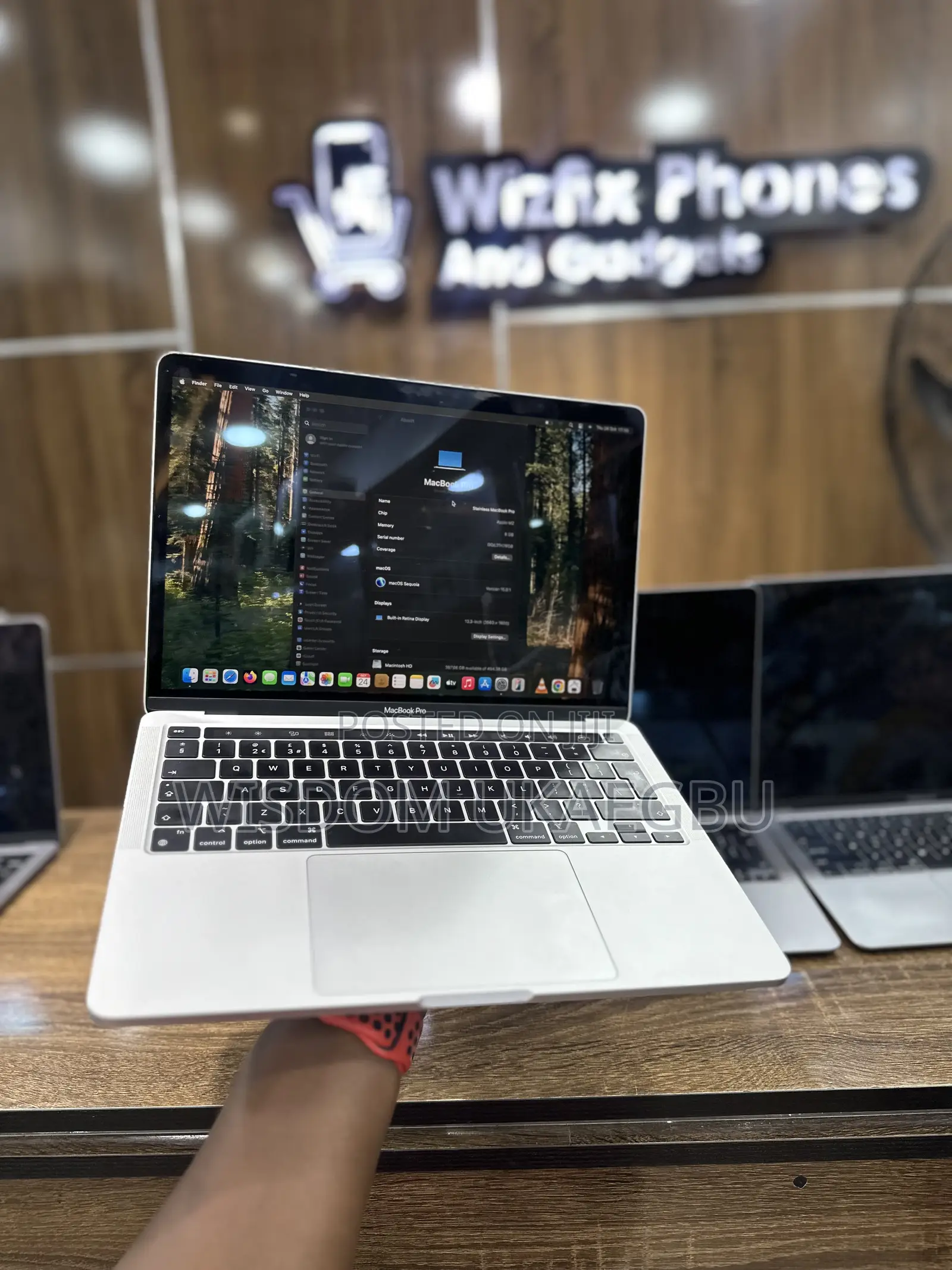 Laptop Apple MacBook Pro 2022 M2 8GB Apple M2 SSD 512GB