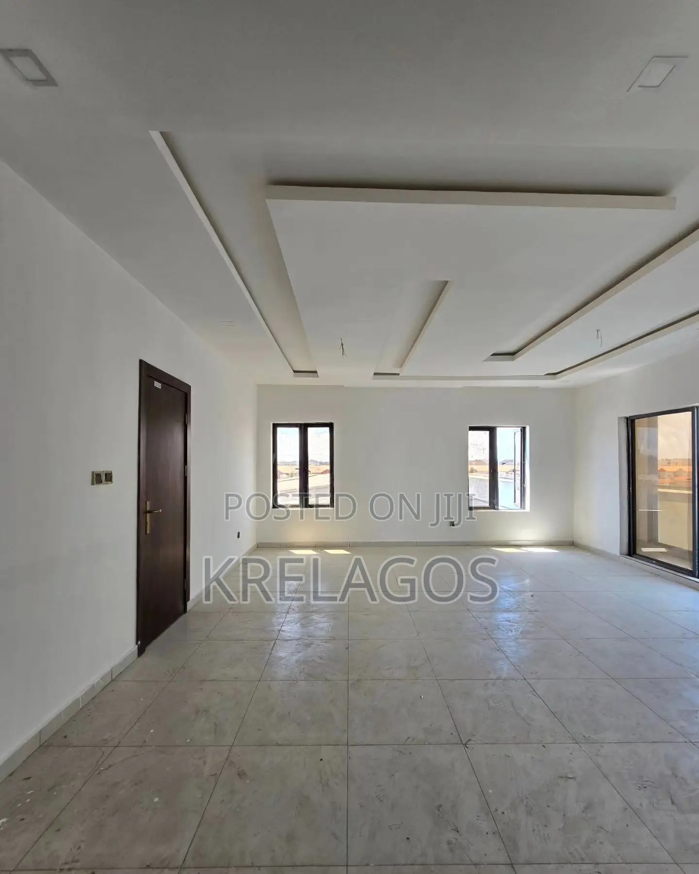 5bdrm Duplex in Chevron for sale