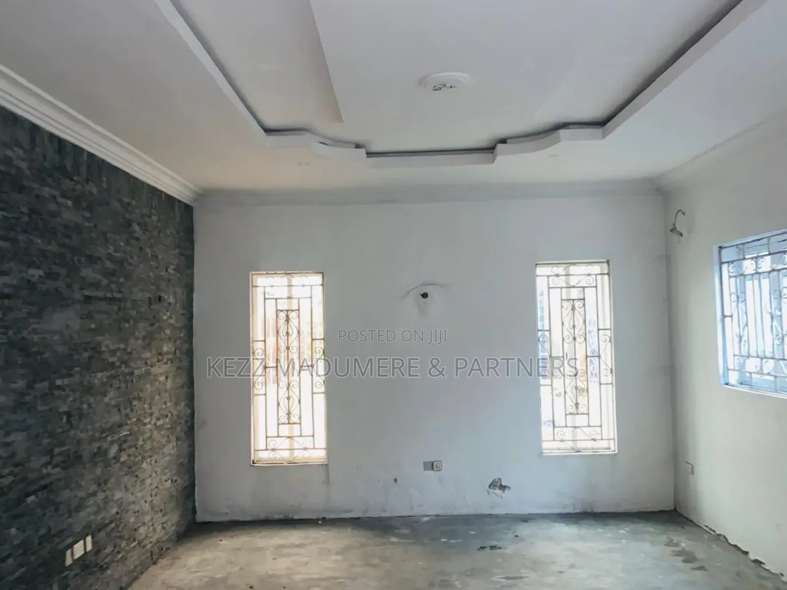 6bdrm Duplex in Gated Tarred St , for rent