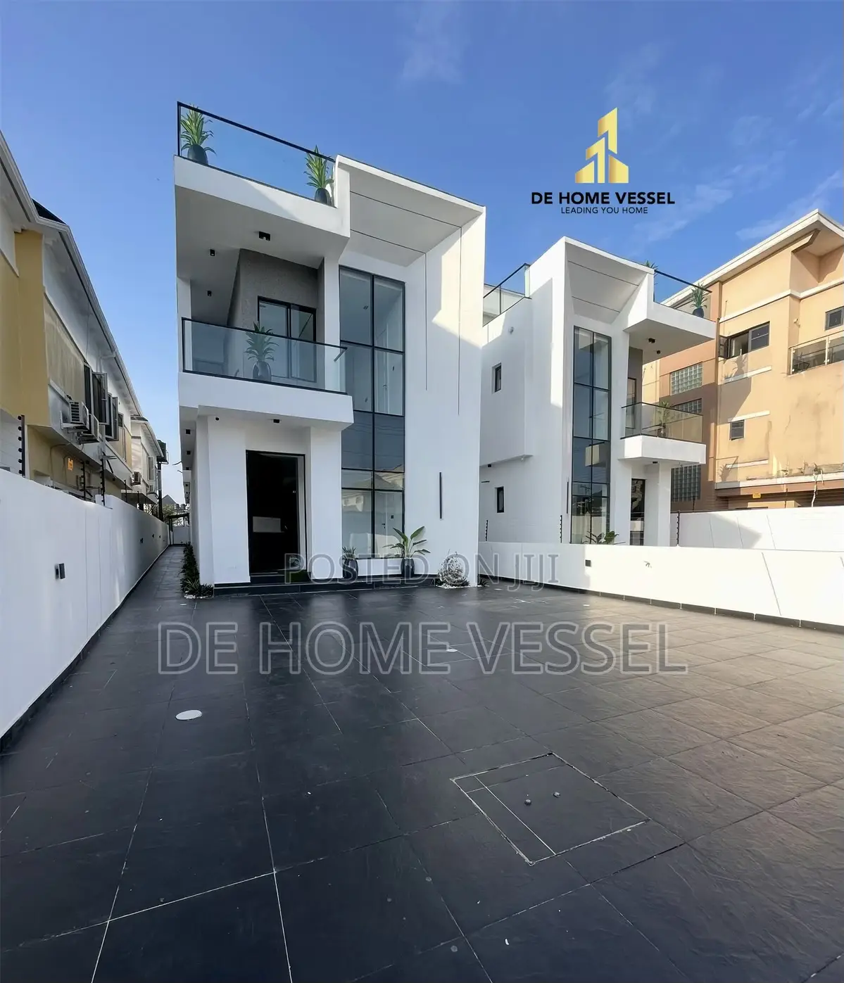 5bdrm Duplex in Chevron for sale